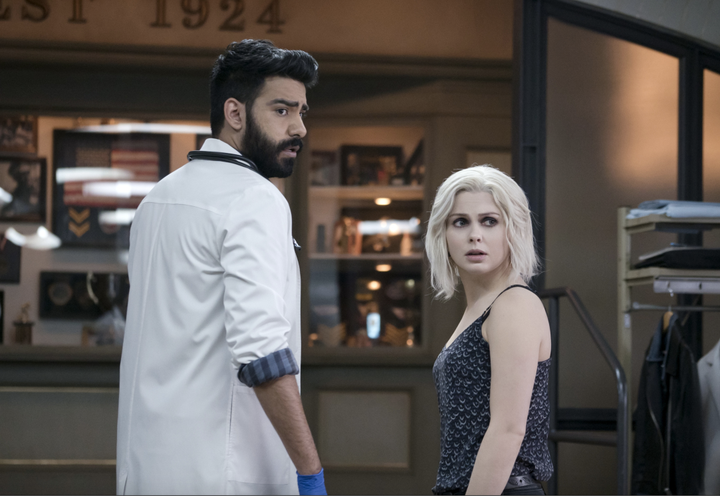 Liv (Rose McIver) and Ravi (Rahul Kohli) in "iZombie" Season 3. 