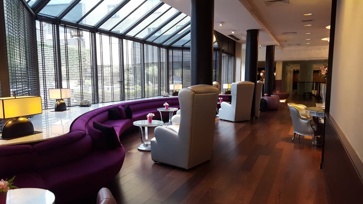 <p>Sofitel Brussels Le Louise lounge area</p>