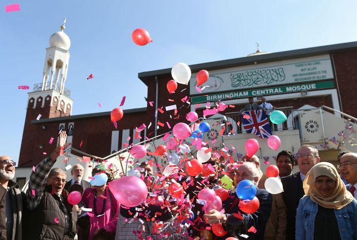 Balloons are released during a "best of British" tea party for the public at the Birmingham Central Mosque.