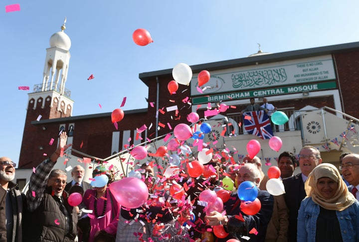 Balloons are released during a "best of British" tea party for the public at the Birmingham Central Mosque.