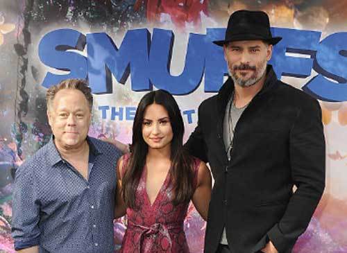 Kelly Asbury with Demi Lovato (voice of Smurfette) and Joe Manganiello (voice of Hefty Smurf).