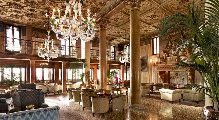 <p>The Bar Dandolo is just off the main hall</p>