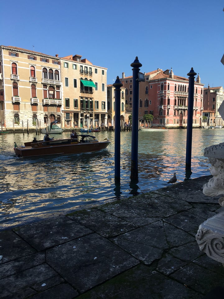 <p>The café at Ca’Pesaro is open to the canal, and it’s neither expensive nor crowded</p>
