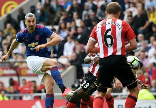 Zlatan Ibrahimovic opened the scoring against Sunderland with a curled effort from 18 yards.
