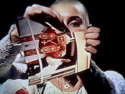 Sinded O’Connor on SNL, October 1992