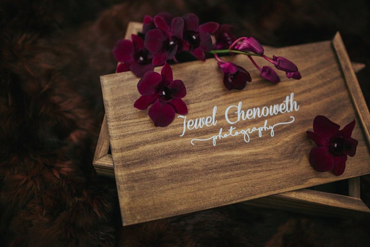 <p><a rel="nofollow" href="https://www.facebook.com/JewelChenowethPhotography/" target="_blank">facebook.com/JewelChenowethPhotography</a></p>