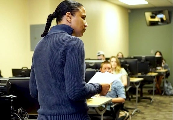 Tammy Sanders leads a discussion about the future of digital retailing at the University of North Texas.
