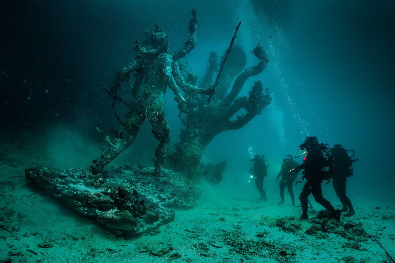 Damien Hirst, "Hydra and Kali Discovered by Four Divers." Image: Christoph Gerigk.