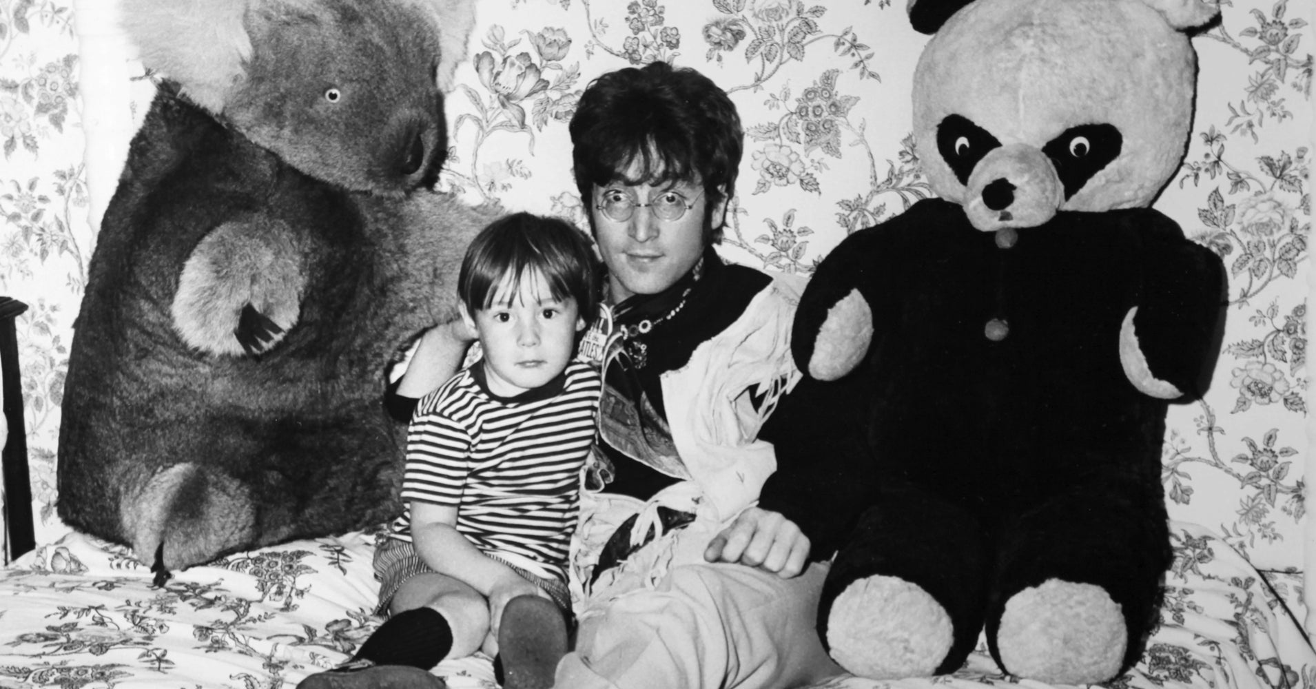 The Sign Julian Lennon Received From His Late Father John Lennon ...