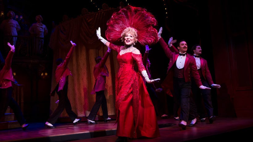 Bette Midler & the <em>Hello, Dolly! </em>ensemble.