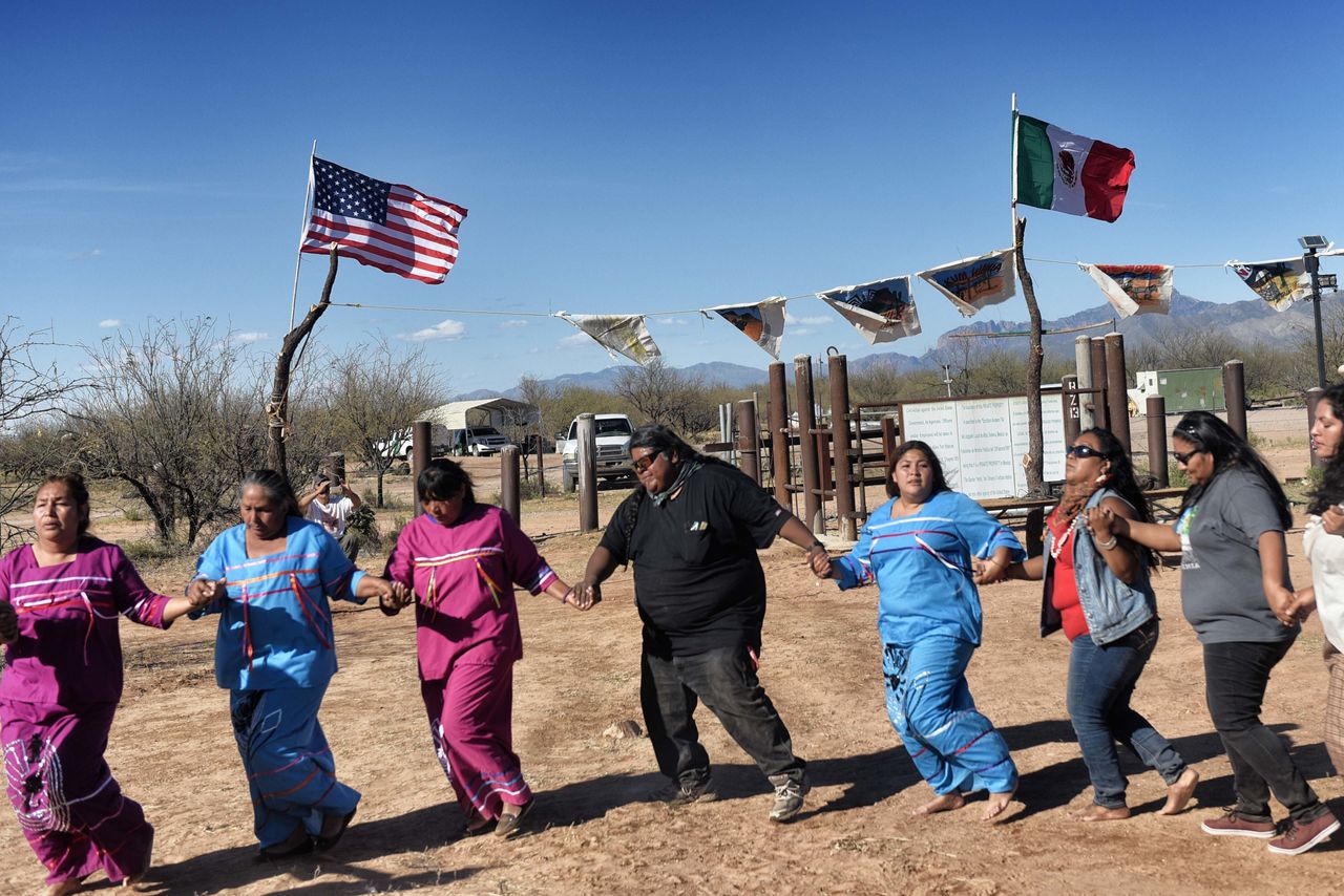 Indigenous people from the Tohono O'odham ethnic group dance and sing to protest against President Donald Trump's intention to build a new wall in the border between Mexico and United States on March 25.