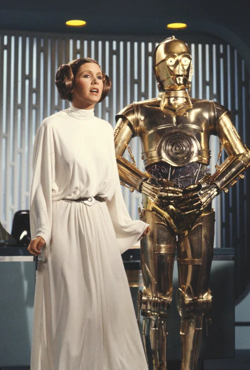 billie lourd dressed as princess leia Billie Lourd channels Carrie Fisher in Princess Leia-inspired dress