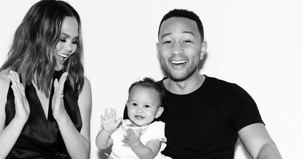 Chrissy Teigen And John Legend Celebrate Daughter Lunas First Birthday With Adorable Photoshoot 8088