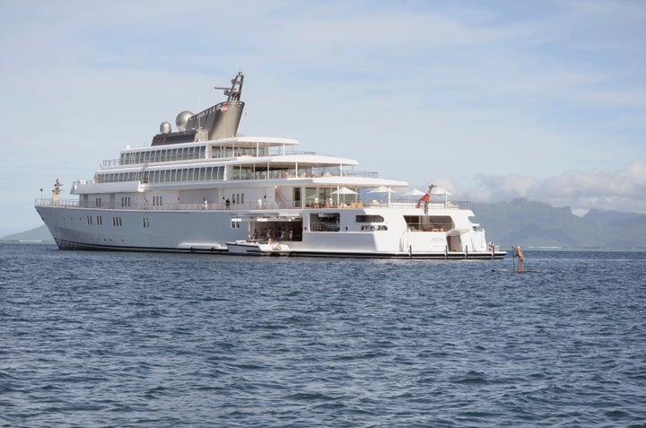 The Obamas, Springsteens, Tom Hanks, Rita Wilson and Oprah spent two hours aboard David Geffen's Rising Sun before the Obamas left Tahiti, Getty Images reports.
