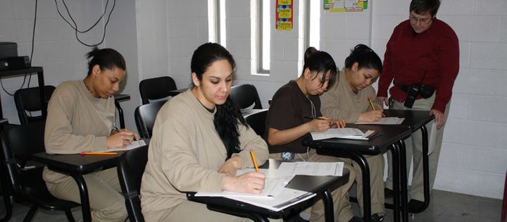 Innovative Prison Programs Boost Opportunities For Female Inmates Huffpost Latest News 