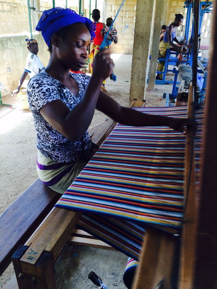 A regular day at CABES, a Cooperative of weavers in Burkina Faso where women have access to sustainable and dignified employment, and a strong sense of community-building