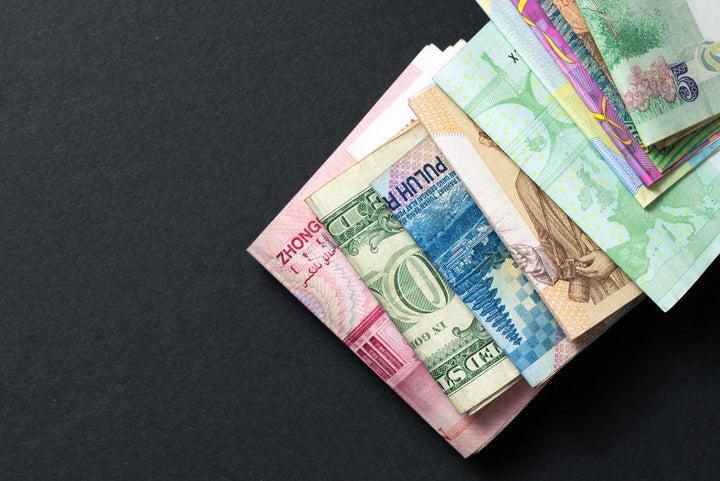 <p>7 Money Disasters To Avoid While Traveling</p>
