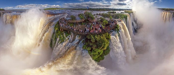 Iguazu falls, bordering Argentina and Brazil
