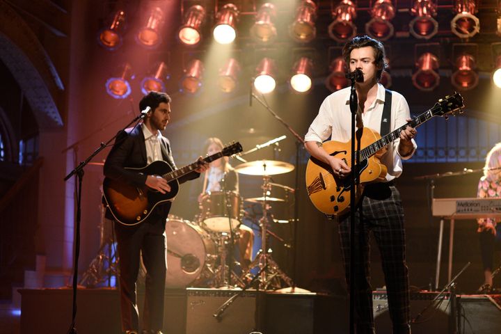 Harry Styles performing on 'SNL' over the weekend