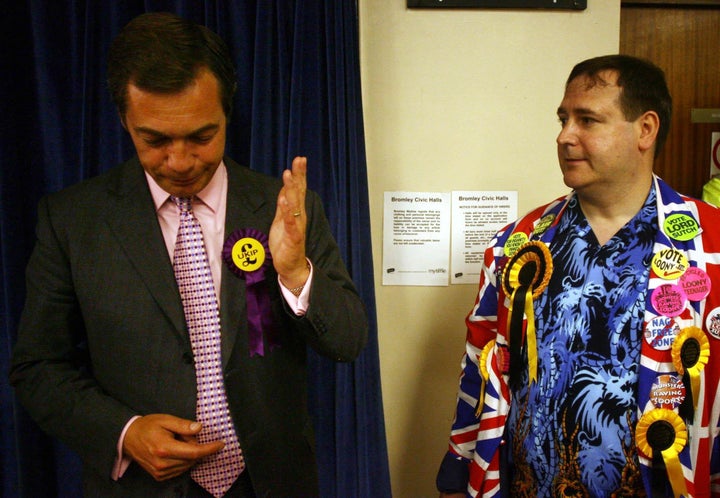 Farage speaks with Monster Raving Loony supporter, Lord Toby Jug, during the 2005 count