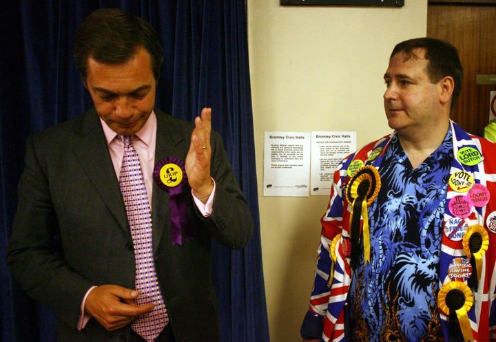 Farage speaks with Monster Raving Loony supporter, Lord Toby Jug, during the 2005 count