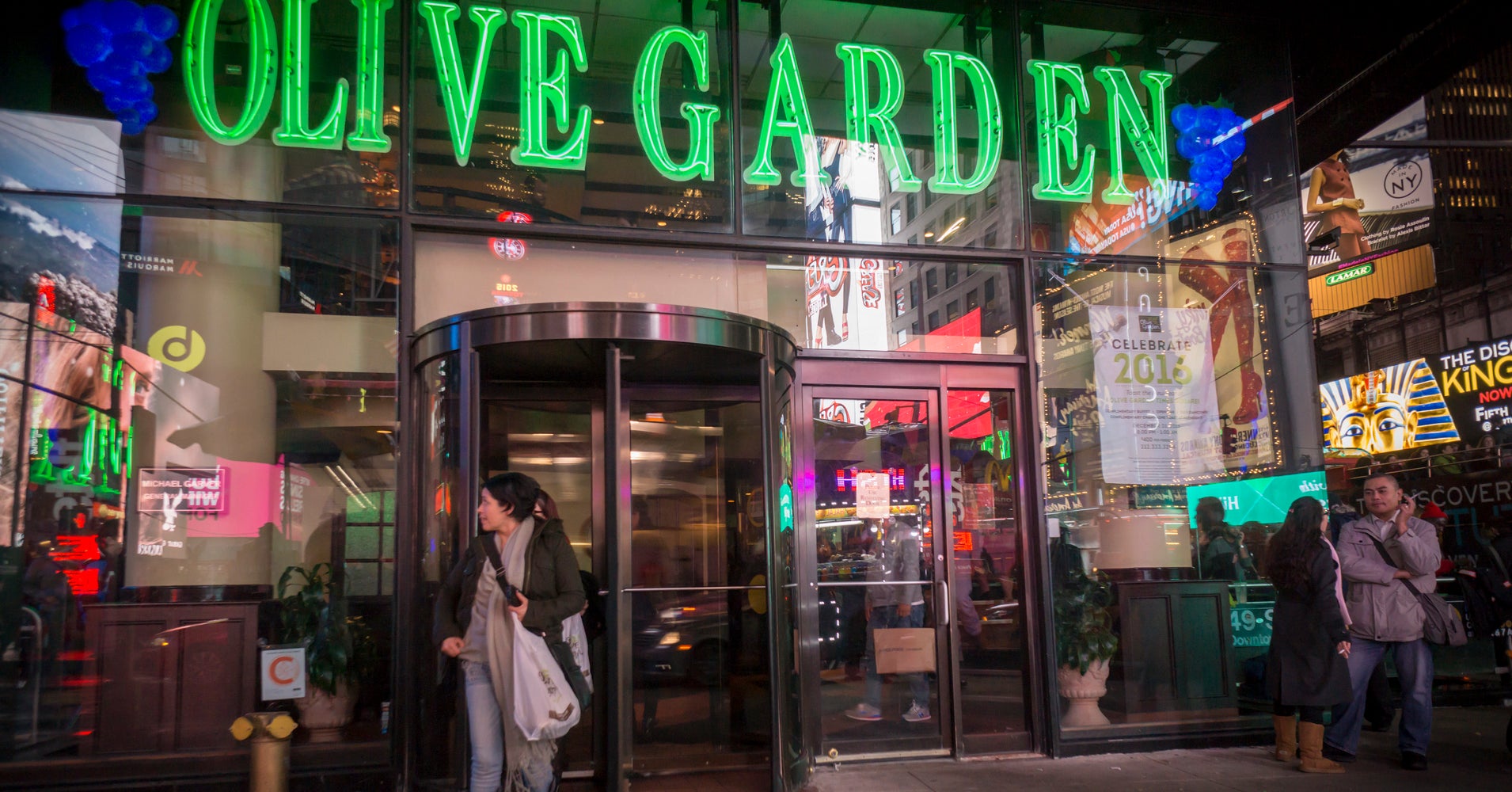 2 times square olive garden s date with an olive garden manager unearths secrets huffpost 2 times square olive garden s date with an olive garden manager unearths secrets huffpost