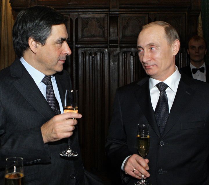 Russian Prime Minister Vladimir Putin (R) and Francois Fillon speak in a restaurant in Moscow, late on Dec. 8, 2010.