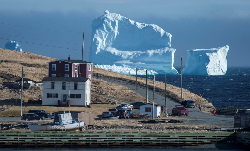 巨大氷山 タイタニック号が沈没した航路に出現 動画 ハフポスト