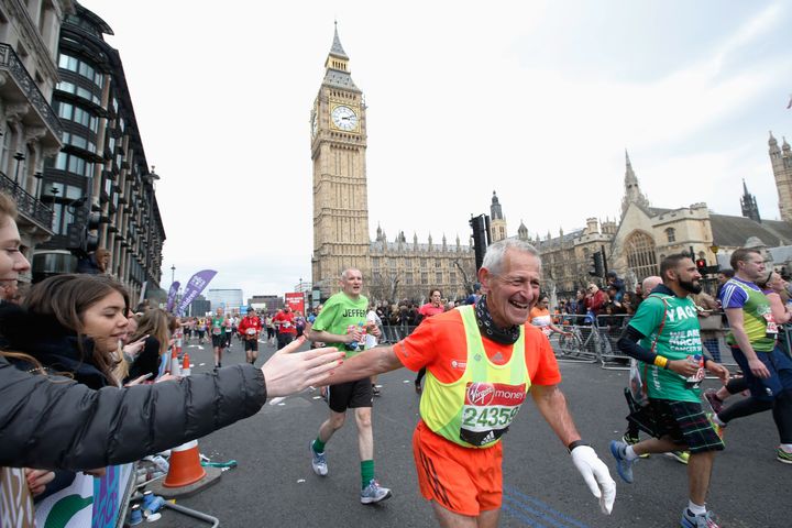 Thousands of Londoners turn out to support runners in the marathon