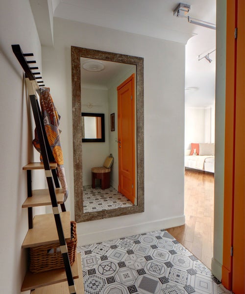 <a rel="nofollow" href="https://www.houzz.com/photos/70227656/Moskovskaya-kvartira-v-35-m-kv-contemporary-entry-moscow" targe