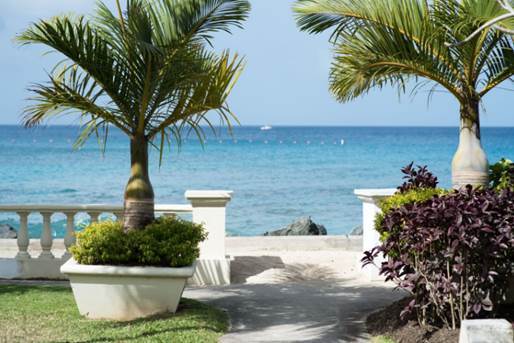 <em>Paths lead inward to hidden gardens and outward to the CRC Malecon along the beach. </em>
