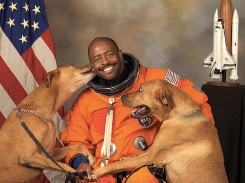 Leland Melvin's official 2009 NASA portrait featured his dogs, Scout and Jake. 