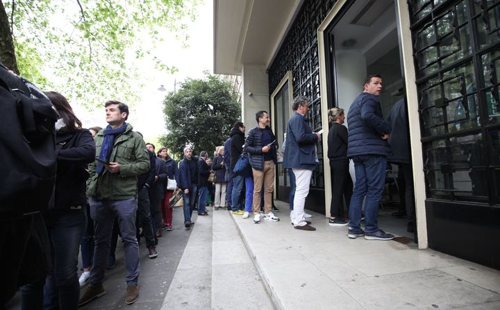 French citizens in London have complained about three hours waits to vote