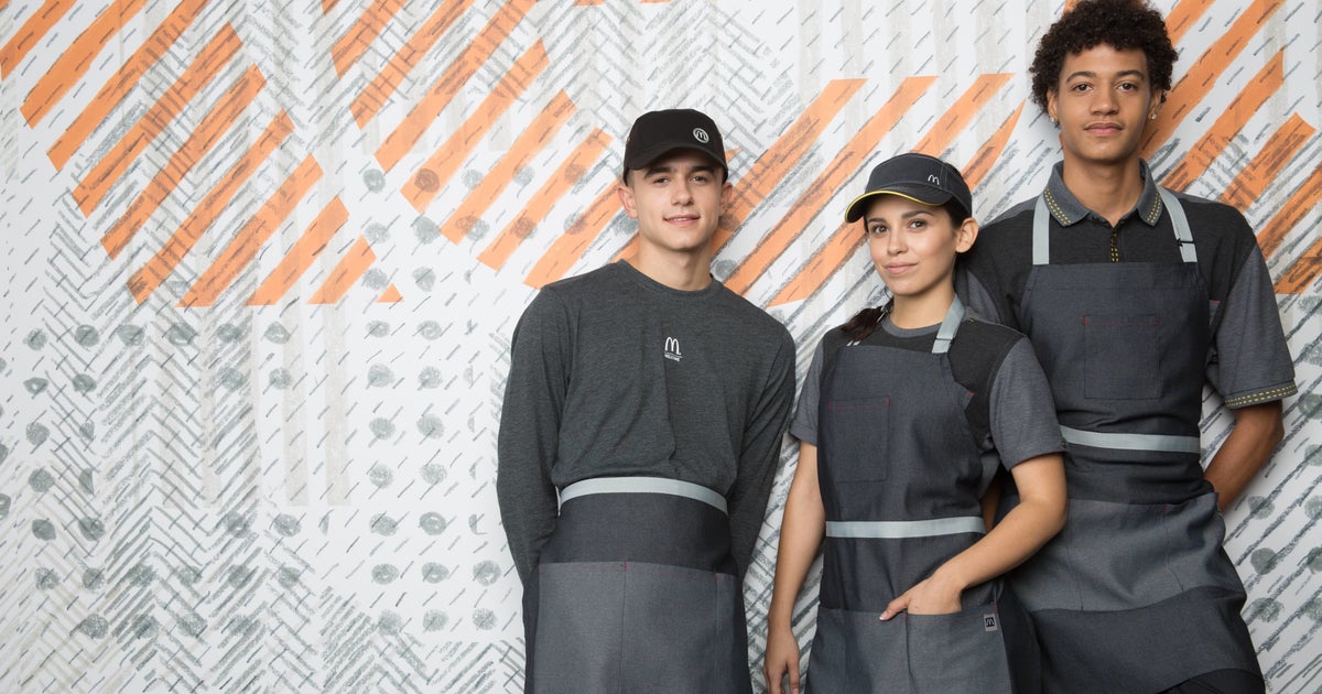 Новая форма сотрудников макдональдс. Форма работников метрополитена москвы. Форма сотрудников центра занятости населения. Форменная одежда московского метрополитена. Новая форма метрополитена.