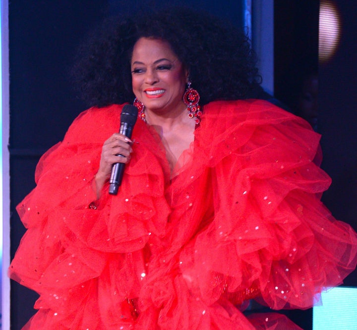 The legendary singer's five-night engagement at the New York City Center runs through April 29.