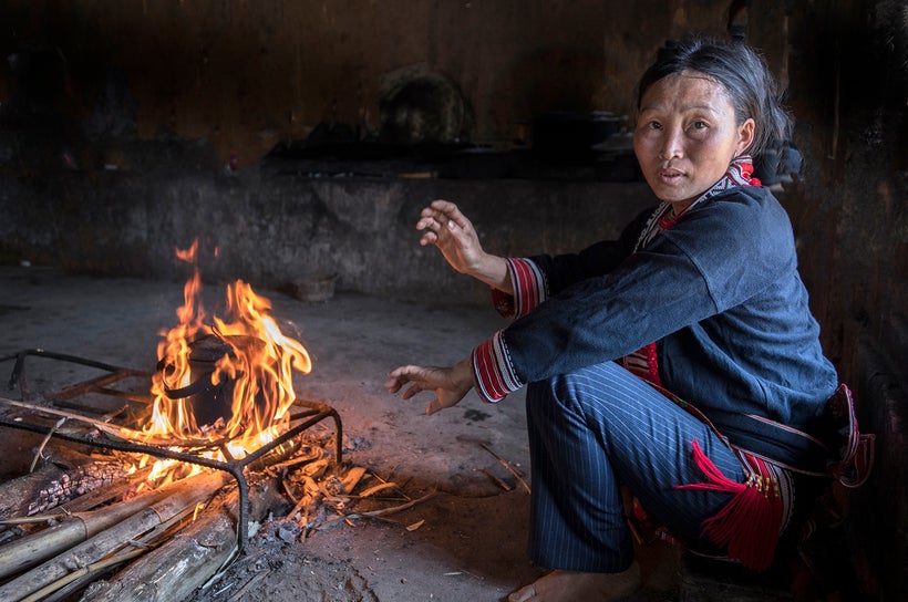 <strong>This woman is a member of the Tay ethnic group. She is boiling water to make green tea. All cooking is done on a ope