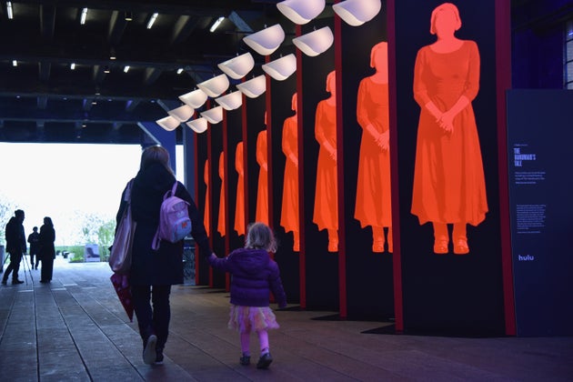 Public Art Project Is Giving Away 4 000 Free Copies Of Handmaid S Tale Huffpost