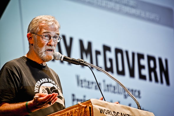 Former CIA analyst Ray McGovern speaking in 2013. (Debra Sweet / CC 2.0) 