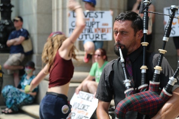 Music could be heard all around the march.