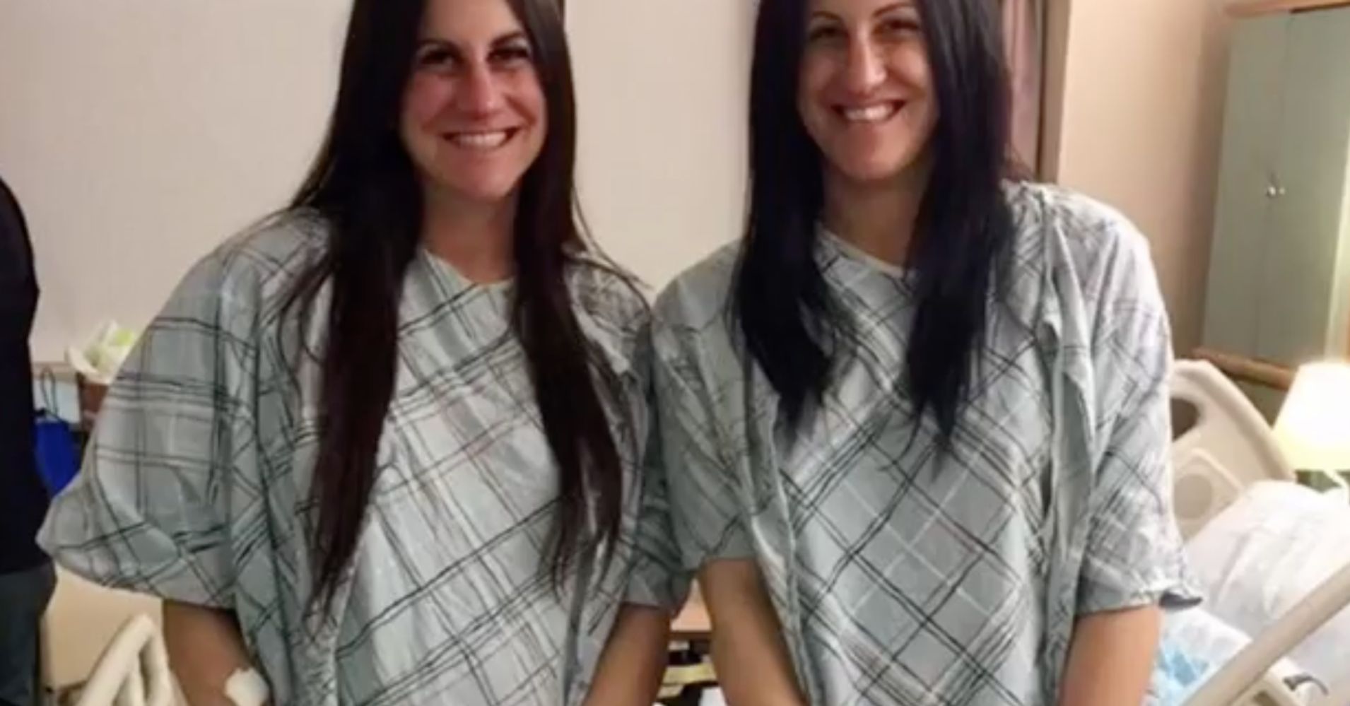 Twin Sisters Both Give Birth On Same Day 1 Room Apart Huffpost