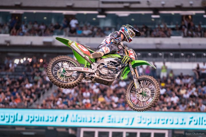 Monster Energy Kawasaki’s Eli Tomac made a costly mistake in the 450 Class main event that cost him the championship points lead.