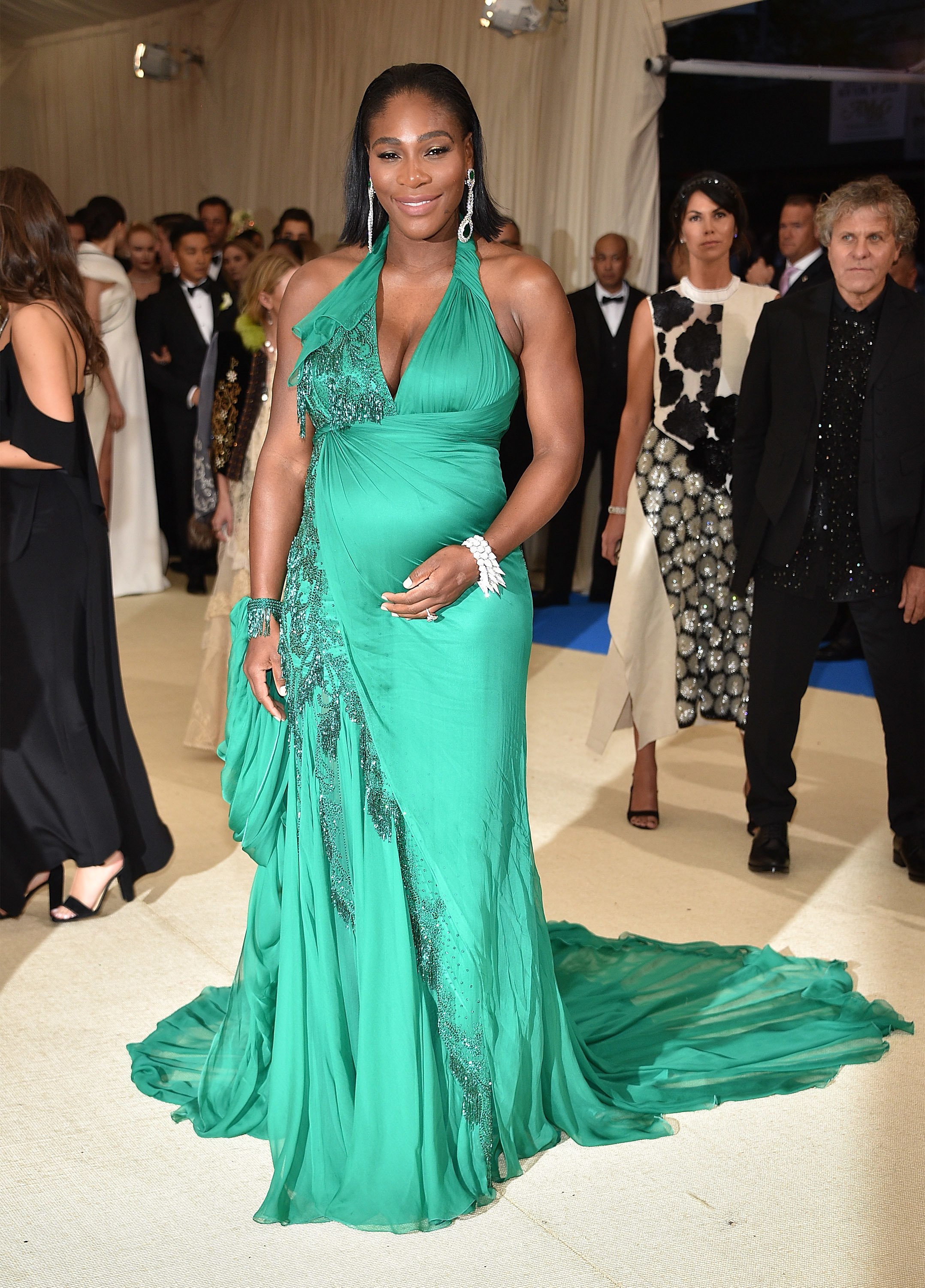 Met Gala 2017: Serena Williams Graces The Red Carpet In Green For Her ...