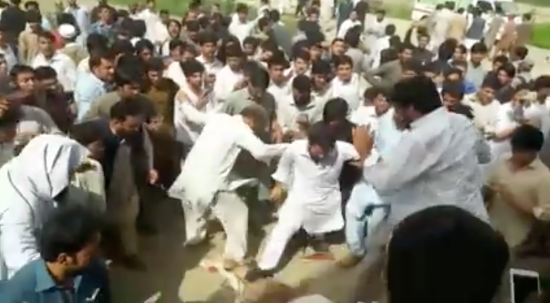 <p>Mob beats the body of Mashal Khan</p>