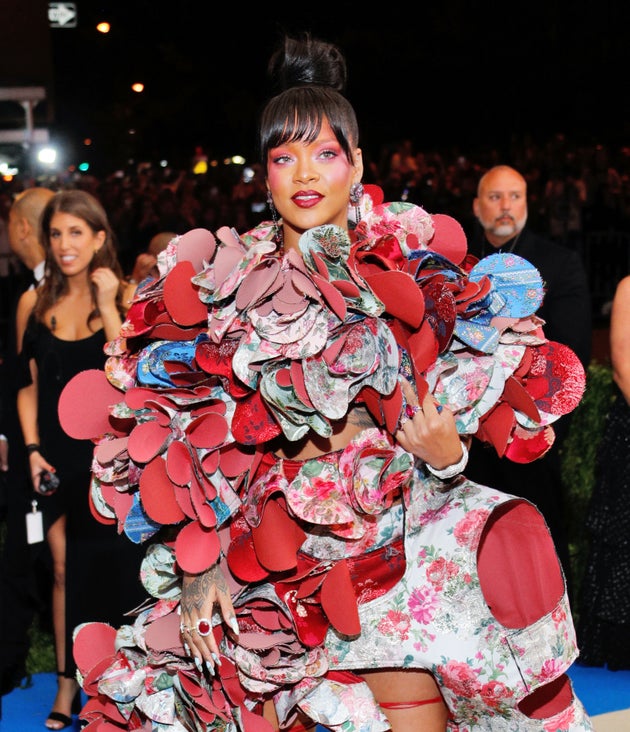 Met Gala 17 Rihanna Shades Fellow Guests Over Comme Des Garcons Theme Huffpost Uk