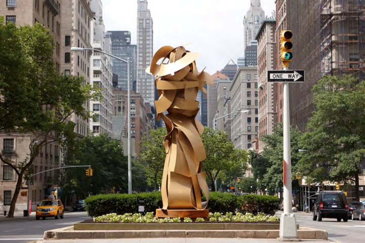 Albert Paley, Envious Composure, 2013, steel, 556 x 229 x 213 cm. 