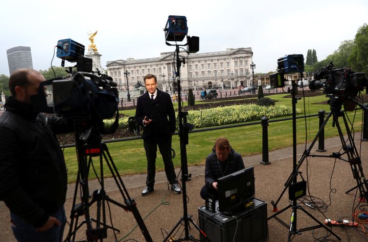 There was a media frenzy outside Buckingham Palace on Thursday morning after the Queen called an emergency meeting