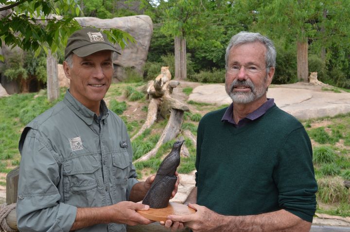 Cincinnati Zoo Director Thane Maynard presents the 2017 Wildlife Conservation Award to Dr. Craig Packer