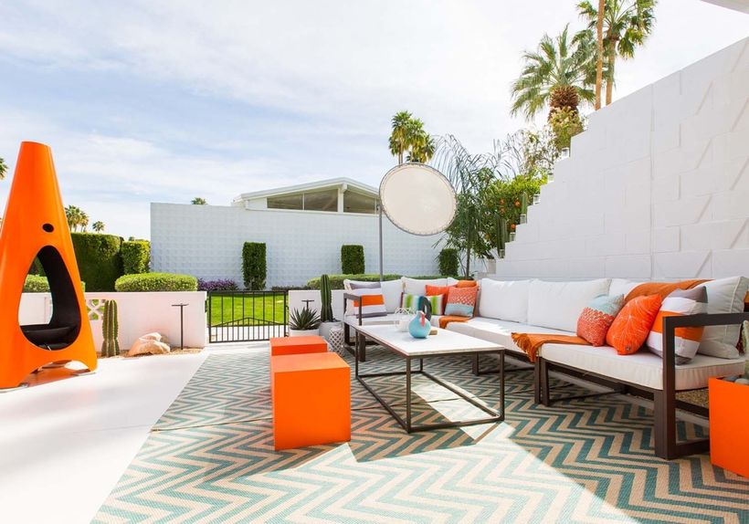 Home Tour: An Indoor-Outdoor Escape with Palm Springs Modernist Style ...
