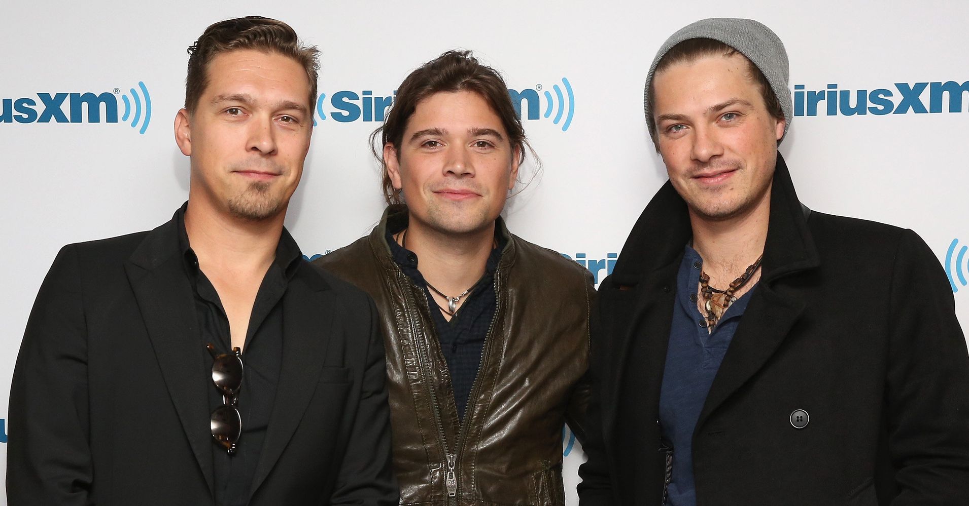 Hanson Celebrates 25th Anniversary With Throwback 'Mmmbop' Performance