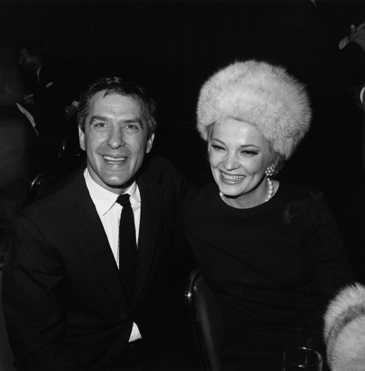 Gena Rowlands dan suaminya John Cassavetes di pesta nominasi Golden Globe tahun 1968.